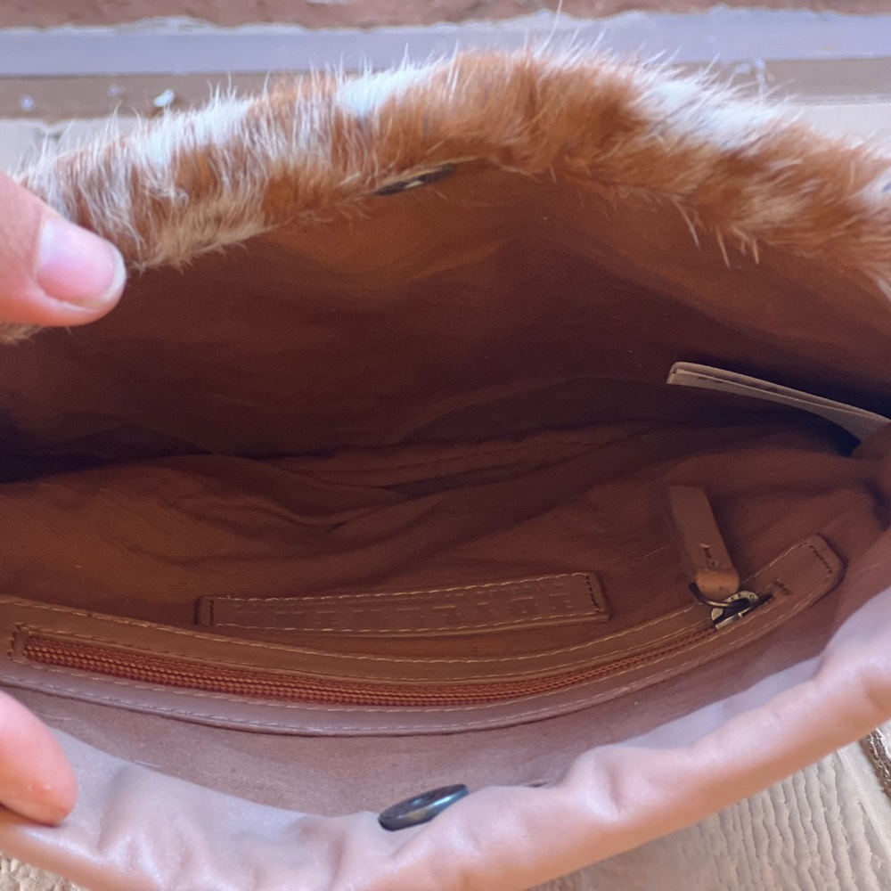 Idyllwind Tan and White Crossbody Bag - Picture 4 of 4
